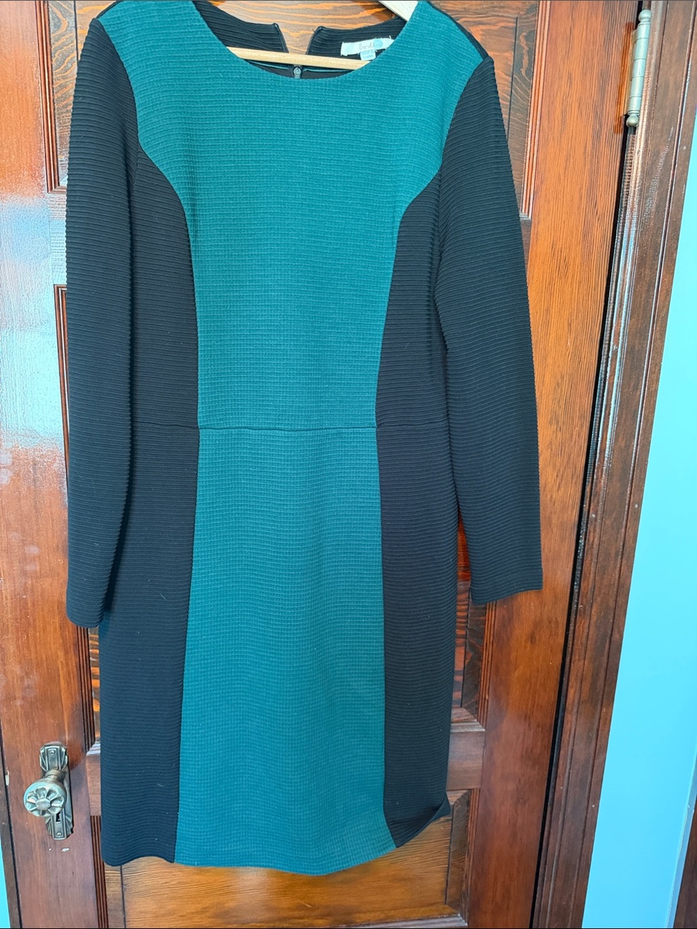 Green and Black Colorblock Long-Sleeve Shift Dress
